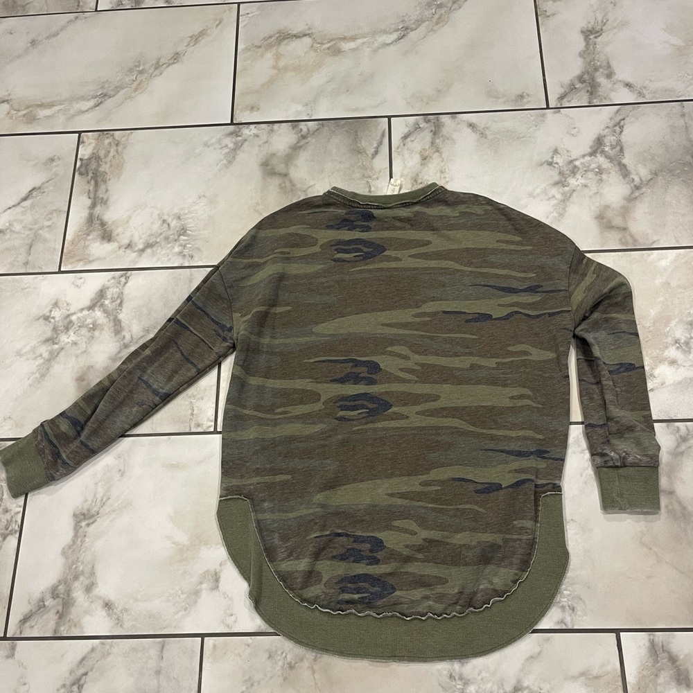 Lightweight Pullover - Picture 3 of 3